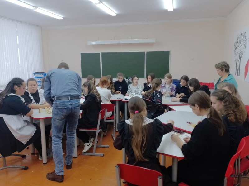 20 ноября в нашей школе  побывал Поволжский центр культур - финно-угорских народов.