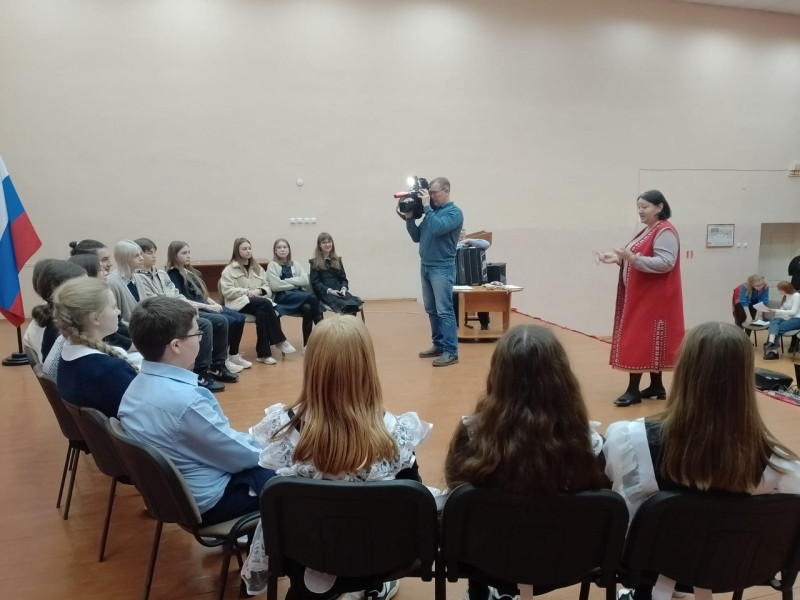 20 ноября в нашей школе  побывал Поволжский центр культур - финно-угорских народов.